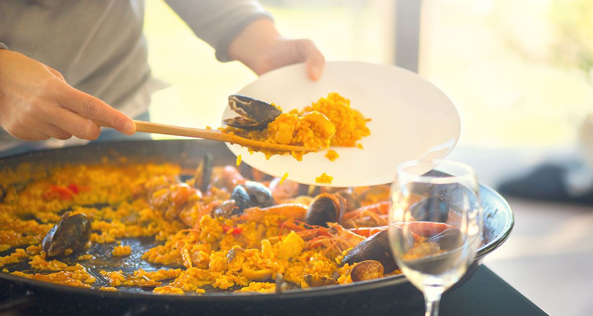 Large Spanish paella