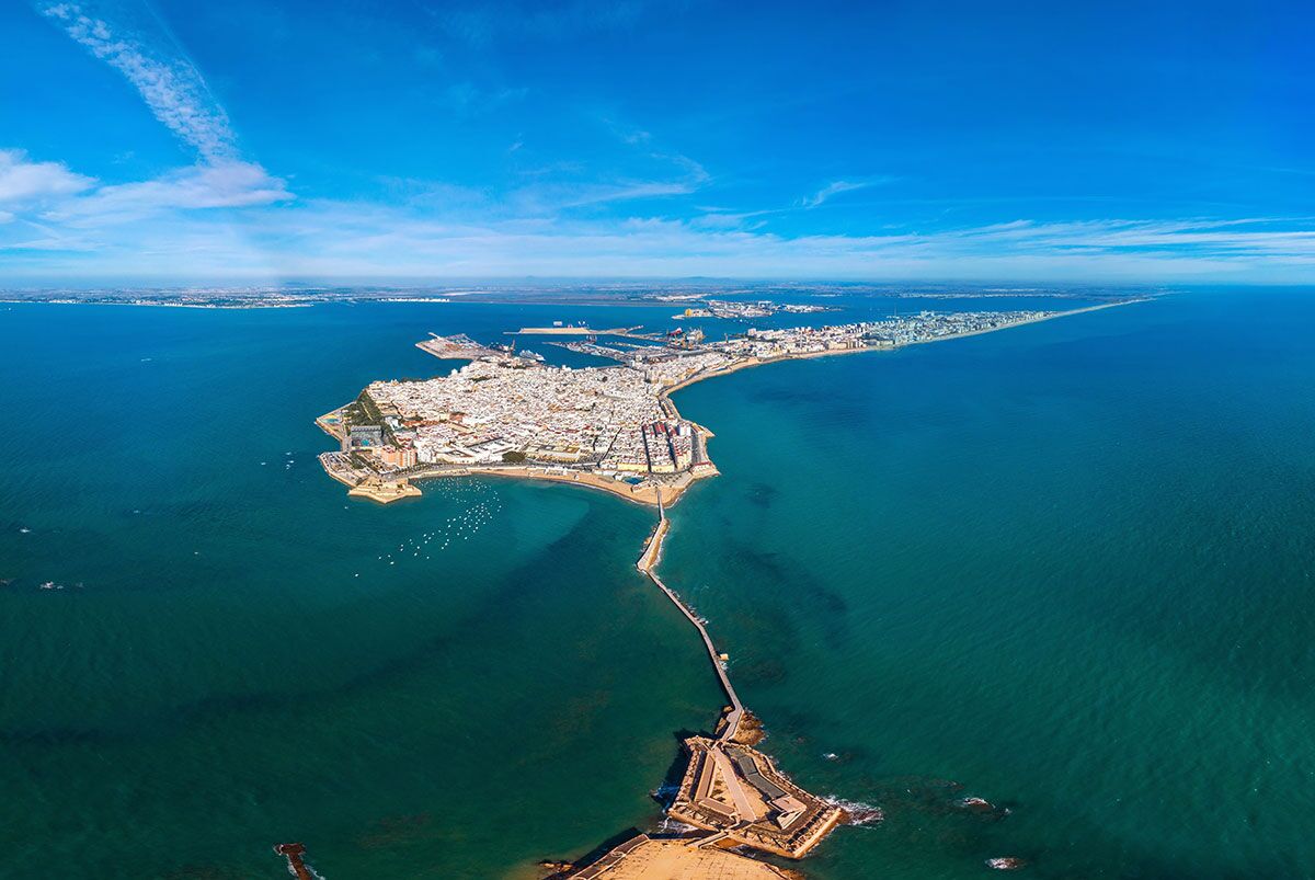 cadiz-one-of-Europes-oldest-cities-1 Cádiz city is totally surrounded by water